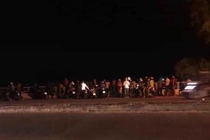 Rơi từ cầu Giếng Trời xuống sông tử vong