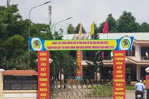 Tổ chức kiểm điểm các cán bộ phường đi ăn cưới giữa mùa dịch