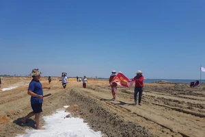 Quảng Nam: Người dân vây dự án lấp vịnh An Hoà