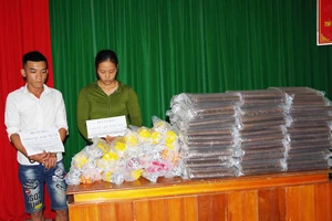 Biên phòng phát hiện 2 người vận chuyển gần 1 tạ thuốc nổ