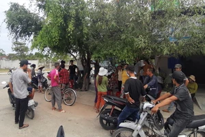 Người dân đau đầu, buồn nôn vì công ty làm bể bình hóa chất