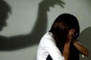 3 kẻ bịt mặt vào tịnh thất hiếp dâm ni cô