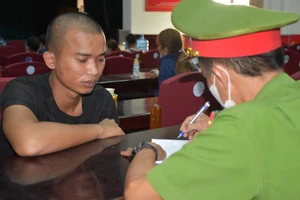 Nguyễn Xuân Thành tại cơ quan công an. Ảnh: CA