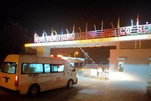 Bệnh viện Trung ương Huế nhận điều trị thêm tám ca nhiễm COVID-19 từ Đà Nẵng. Ảnh: ND