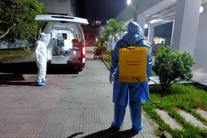 Ba BN nhiễm COVID-19 tại Quảng Nam đã được chuyển đến Bệnh viện Trung ương Huế. Ảnh: ND