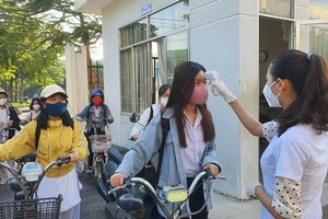 Các huyện thực hiện cách ly xã hội theo Chỉ thị 16 sẽ lùi thời gian tổ chức thi. Ảnh: TN