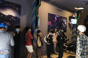 Trước đó, một quán internet tại TP Đà Nẵng không tạm dừng hoạt động bị xử phạt.