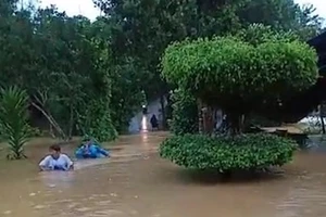 Bão số 5: Miền núi Quảng Nam bị chia cắt do sạt lở