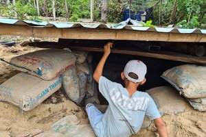 Quảng Nam: Người dân làm hầm tránh bão số 9