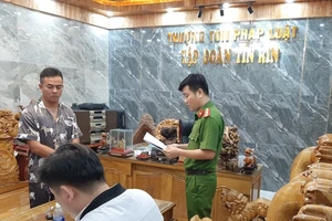 Giám đốc 1 công ty làm giả sổ hồng chiếm đoạt tài sản