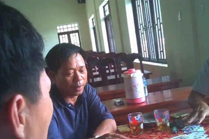 Loại khỏi danh sách ứng cử Bí thư phường tham gia đánh bài