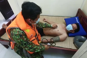 Quảng Nam: Tàu cá chở 3 ngư dân bị tàu hàng đâm chìm