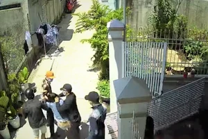 Thiếu nợ, người phụ nữ bị nhóm người bắt giữ