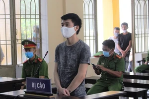 Đánh người thương tích 45% từ chuyện trêu cô gái thất tình trong quán nhậu