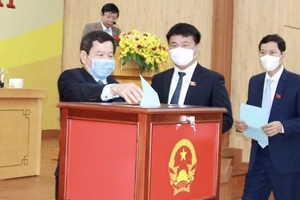 Chủ tịch HĐND và UBND tỉnh Quảng Ngãi tái đắc cử khóa mới