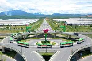 Đoàn xe đón người dân Quảng Nam gặp khó khăn ở TP.HCM lên đường