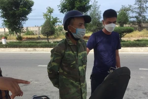 Trộm xe máy mang theo dao, định ‘thông chốt’ kiểm soát