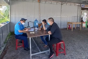 Chở 4 người từ TP.HCM về tới Quảng Nam thì bị lập biên bản