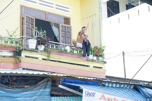 Thanh niên ‘ngáo đá’ gây náo loạn khu chợ Thương Mại ở Quảng Nam