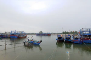 Áp thấp nhiệt đới đang mạnh lên, Quảng Nam cấm tàu thuyền ra khơi