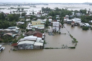 Hàng ngàn căn nhà bị ngập, sạt lở cao tốc Đà Nẵng - Quảng Ngãi