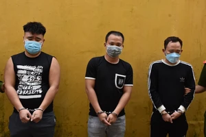 Bị bắt vì tổ chức 'tiệc ma tuý' trong quán massage