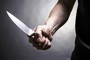 Cứu sống người dùng rựa tự gây tổn hại vùng cổ, đứt khí quản