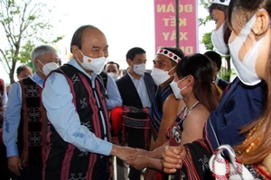 Chủ tịch nước tặng 100 căn nhà trong ngày hội Đại đoàn kết toàn dân tộc