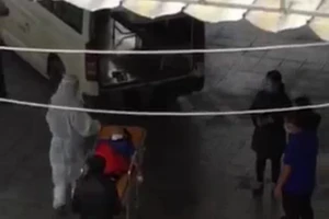 CDC Thừa Thiên – Huế thông tin vụ nữ sinh lên xe cấp cứu sau tiêm vaccine