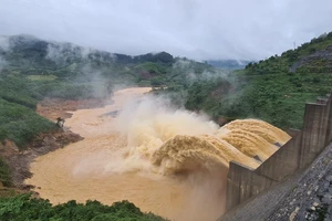 Áp thấp nhiệt đới vào sát bờ, Quảng Nam yêu cầu hồ thuỷ điện hạ mực nước