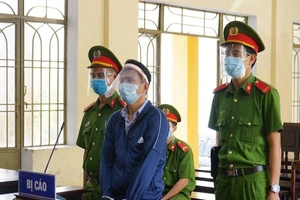 Mâu thuẫn do đánh bài, chém 2 người thương vong