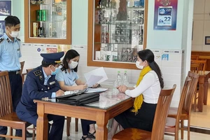 Quản lý thị trường Quảng Nam kiểm tra quán cơm gà ‘chặt chém’