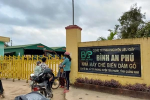 1 nữ công nhân bị cuốn vào đường truyền nhà máy dăm gỗ 