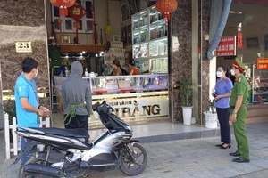 Giả đến tiệm mua vàng rồi giật chạy 