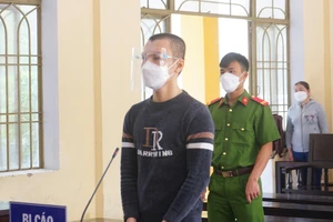 Chém bạn nhậu bị phạt 9 năm tù