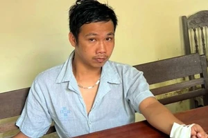 Đốt xe, tấn công công an khi bị kiểm tra xe