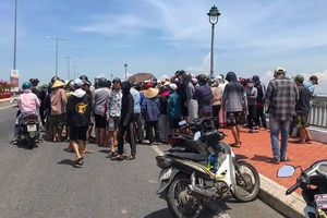 1 cô gái để lại số điện thoại người thân rồi nhảy xuống sông tự tử