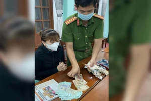 Quên rút chìa khoá xe máy, 1 người bị trộm 38 triệu để trong cốp 