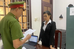 Đặt làm sổ hồng trên Facebook để lừa vay tiền 