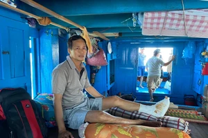 Ngư dân trình báo bị ca nô lạ cướp, nổ súng khi đánh bắt trên biển