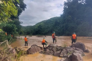 Băng qua sông khi thủy điện xả lũ, 1 thanh niên bị nước cuốn trôi 