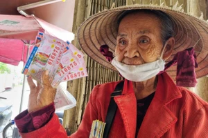 Cụ bà 78 tuổi bị kẻ gian lừa đổi vé số không trúng thưởng