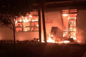 Lửa thiêu rụi thư viện 1 trường học ở Quảng Nam 