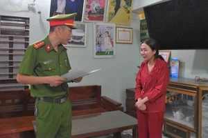 Bắt tạm giam một phụ nữ vì lừa đảo hơn 100 tỉ đồng