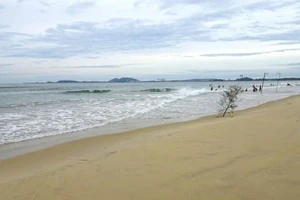 Phát hiện 2 thi thể trôi vào bờ biển Quảng Ngãi