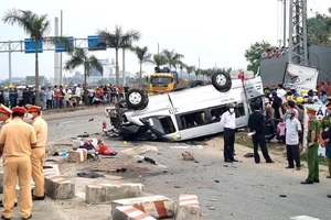 Nạn nhân sống sót kể lại lúc ô tô khách va chạm xe container làm 8 người chết