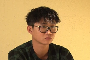 Bị vây đánh khi chở bạn gái, rút dao chống trả làm 2 người thương vong