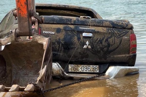 Tìm thấy ô tô và thi thể người đàn ông bị lũ cuốn hơn 3 tháng trước