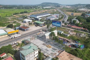 Ngừng thi công nhà xưởng 'khủng' xây trái phép giữa trung tâm TP Quảng Ngãi