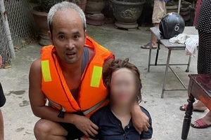 Đại úy công an lao mình xuống sông cứu người tự vẫn